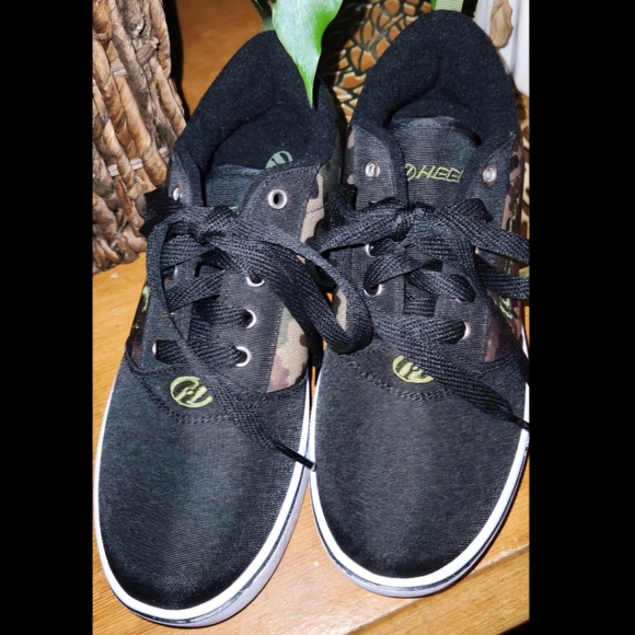 Heelys (Size 5 Y) NWOT - Picture 10 of 12